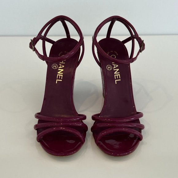 CHANEL FUSHIA PATENT LEATHER WEDGE SANDALS SIZE IT 38 / US 8 - Picture 3 of 16